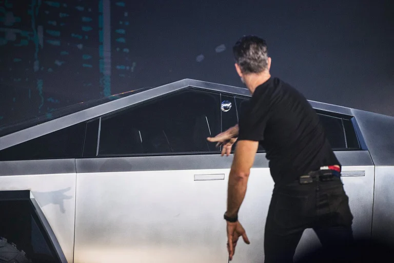 Tesla Cybertruck window demonstration at its unveiling