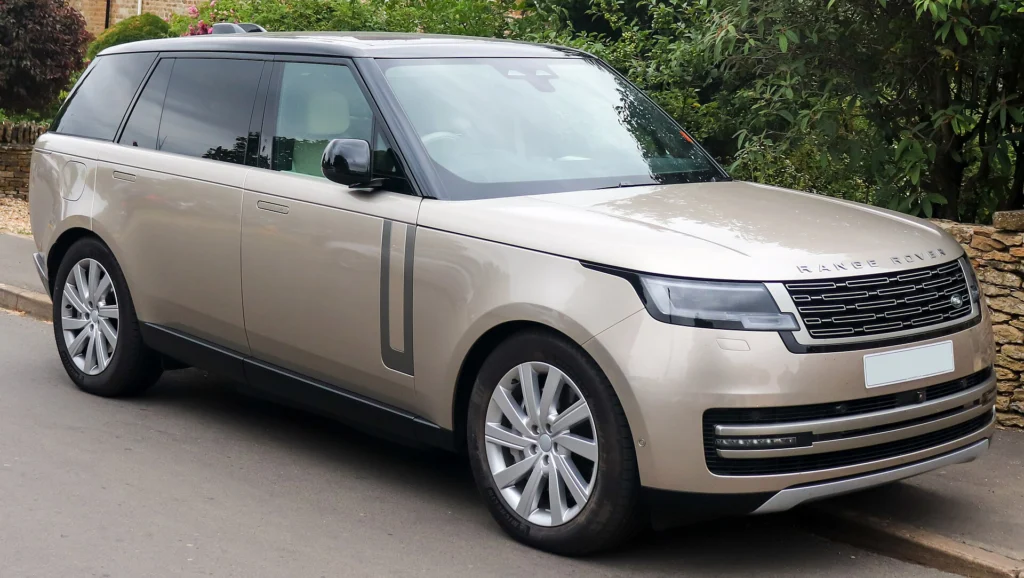 Champagne-colored Range Rover SE, front three-quarter view