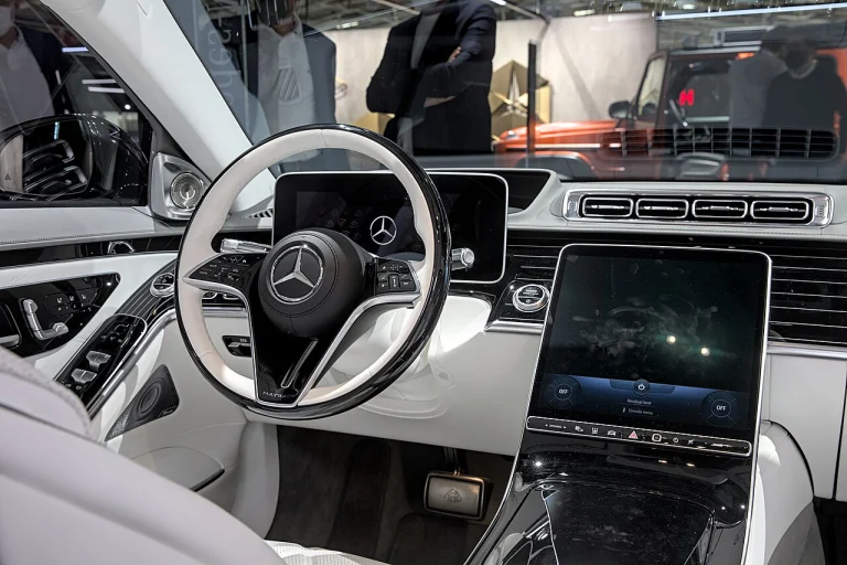 Mercedes-Maybach S 680 steering wheel, dashboard and front cabin