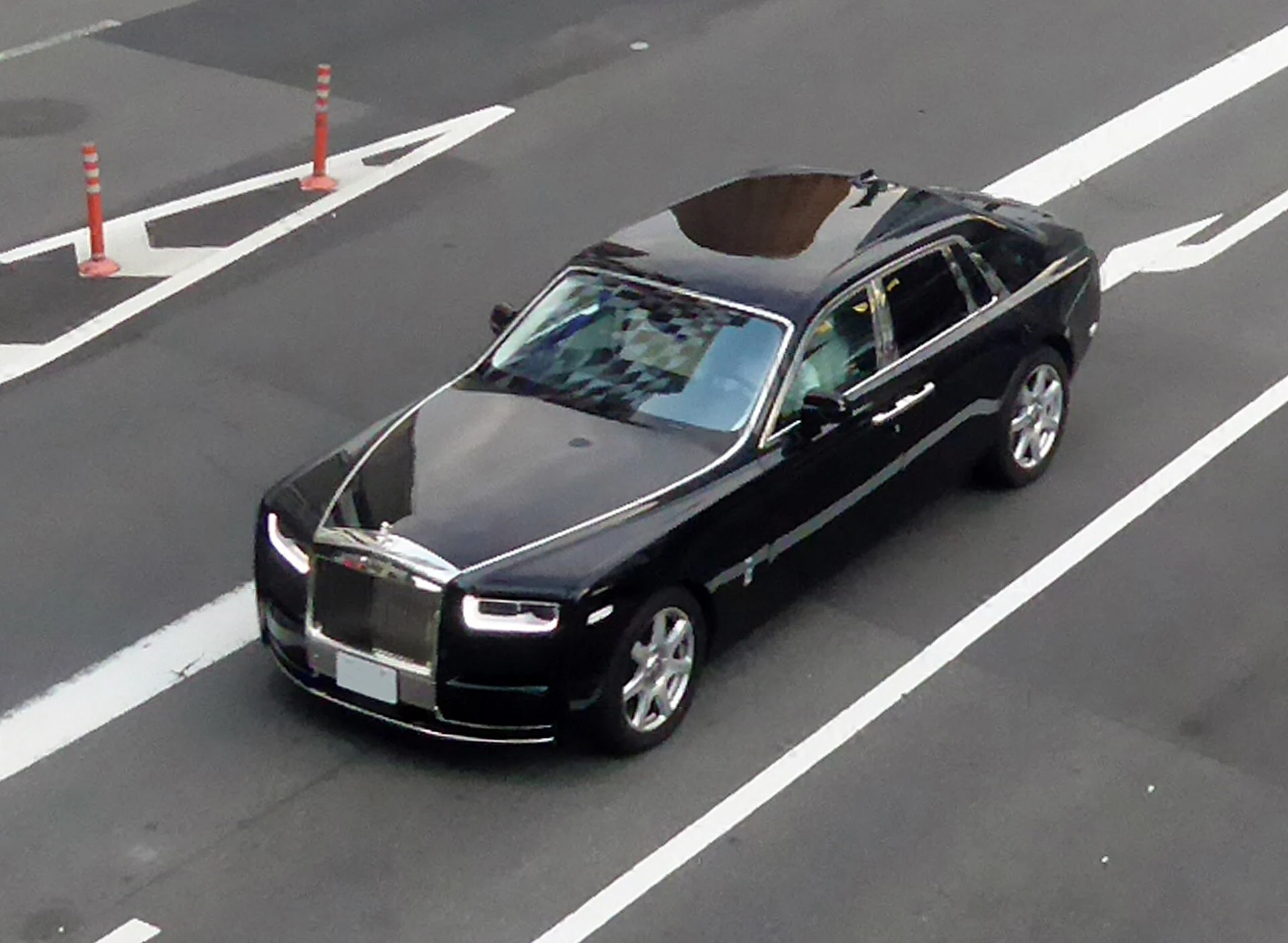 Black Rolls-Royce Phantom VIII viewed from the front