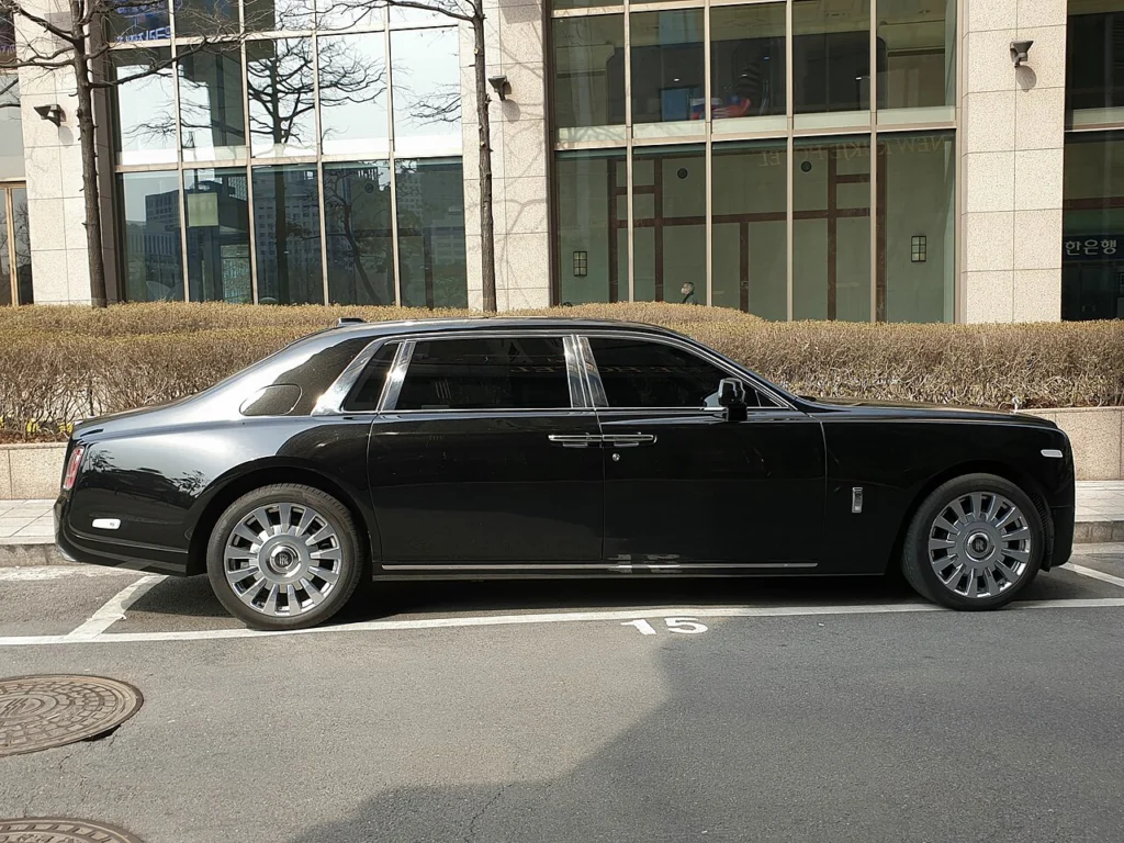 Side profile of a black Rolls-Royce Phantom VIII extended-wheelbase sedan
