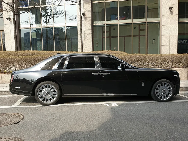 Side profile of a black Rolls-Royce Phantom VIII extended-wheelbase sedan