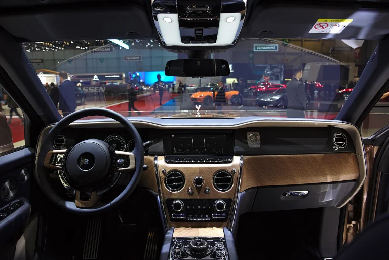 Rolls-Royce Cullinan dashboard, steering wheel and front cabin